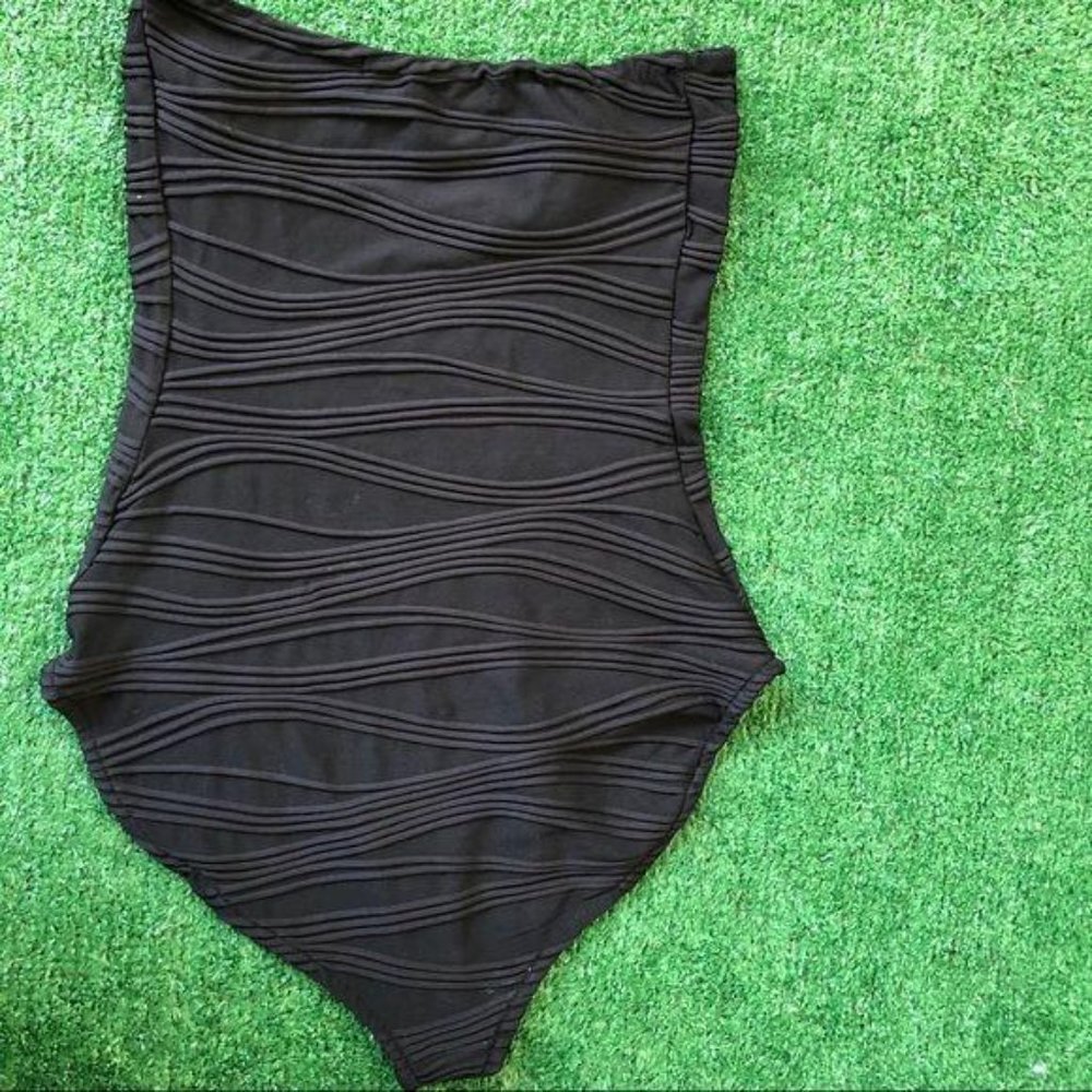 Black Textured Strapless Body Suit - Picture 3 of 3